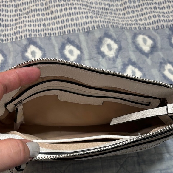 Dana Buchman Elegant White Crossbody Bag - Picture 4 of 5